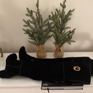 EUC Gucci black Suede Over knee boots, size 7/37. Gold hardware.